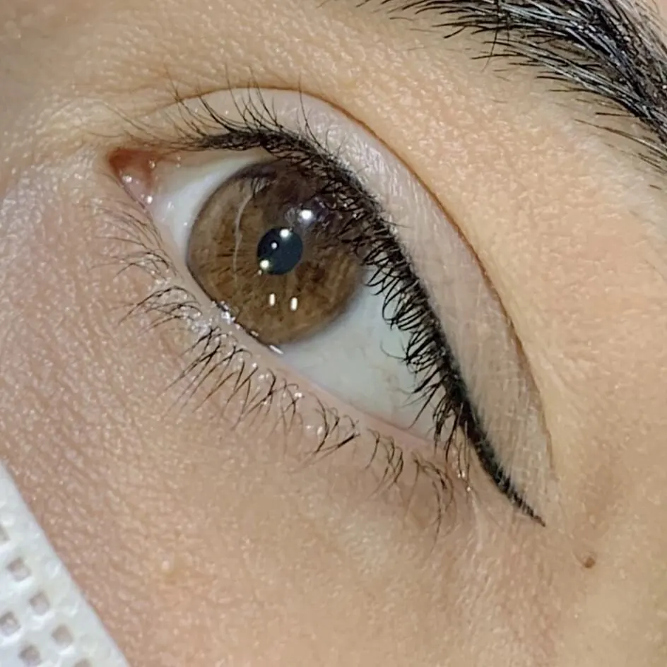 Primer plano mujer línea superior hechas por kimberly cala en bucaramanga