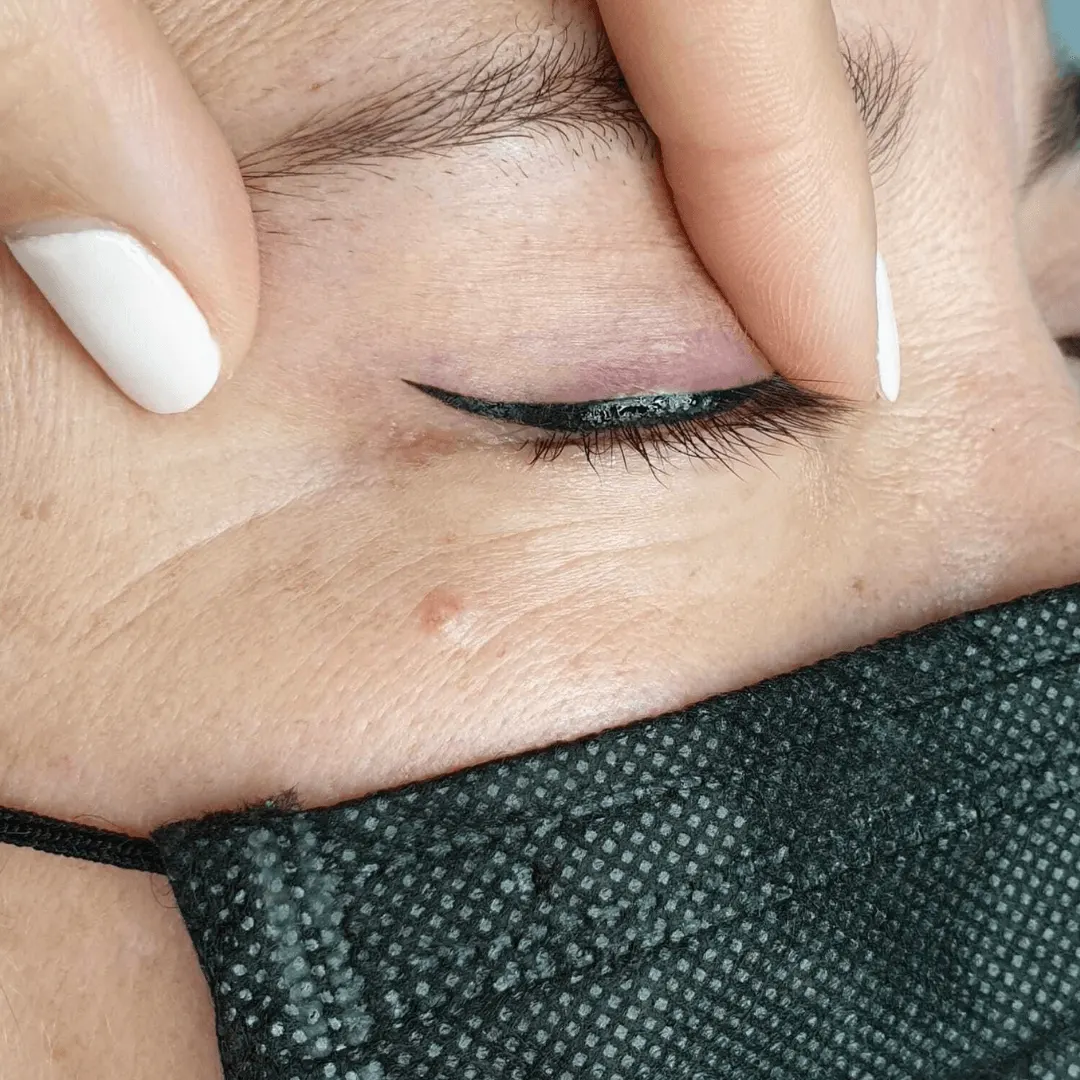 Primer plano mujer línea superior hechas por kimberly cala en bucaramanga