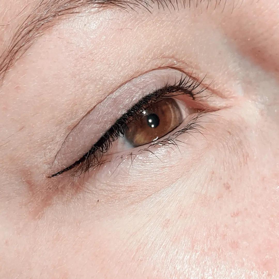 Primer plano mujer línea superior hechas por kimberly cala en bucaramanga