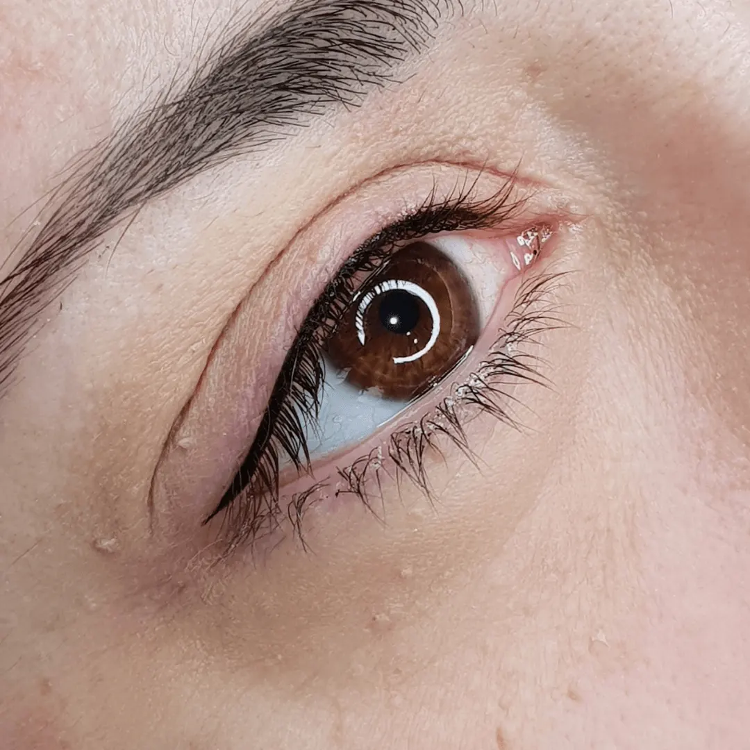 Primer plano mujer línea superior hechas por kimberly cala en bucaramanga