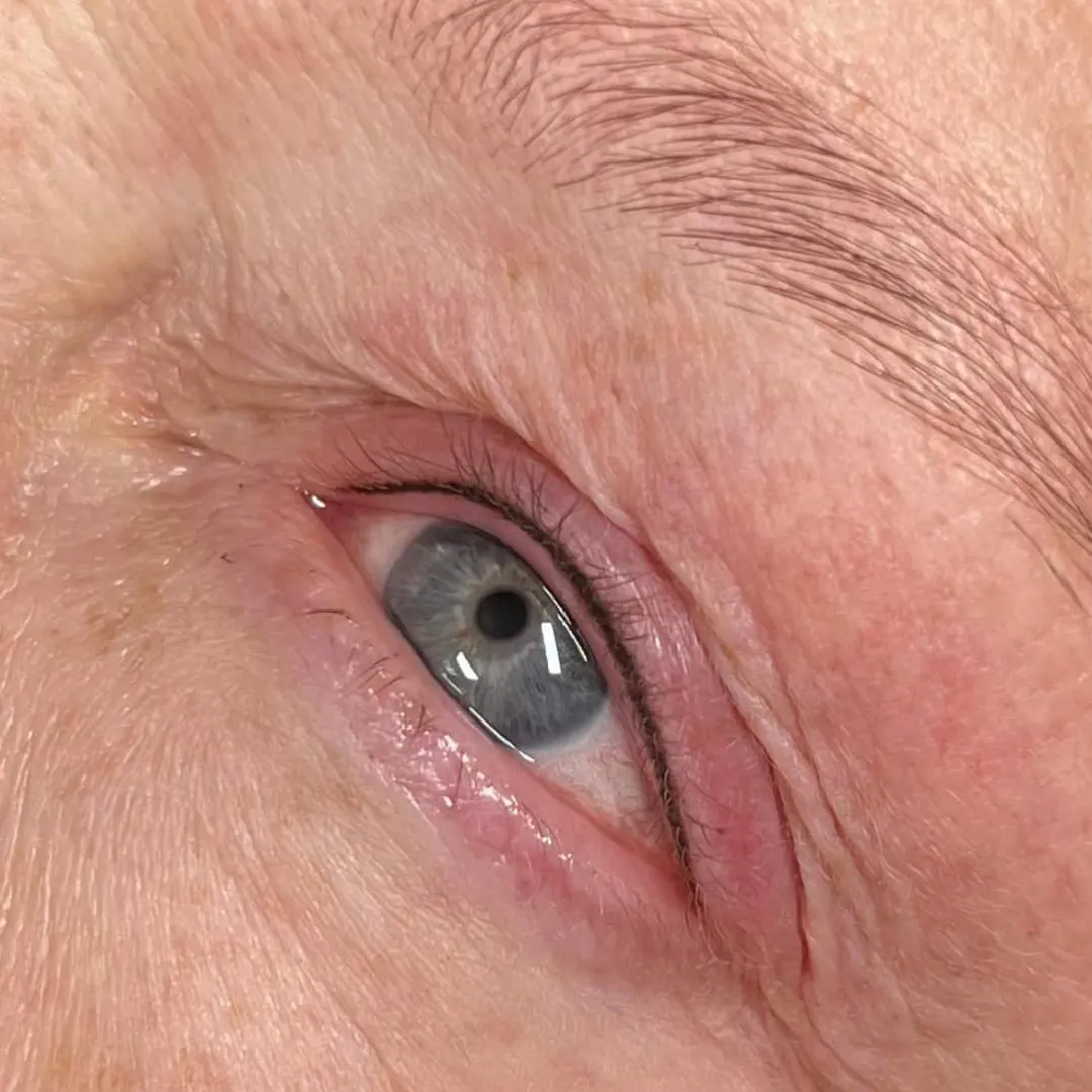 Primer plano mujer línea superior hechas por kimberly cala en bucaramanga